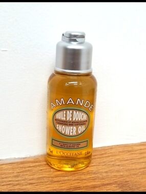 L'OCCITANE AMANDE SHOWER  Oil